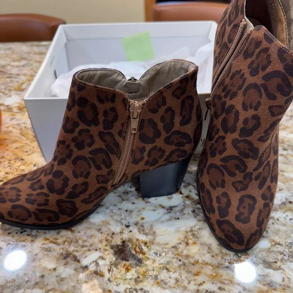 Style & Co. Leopard faux suede ankle boots Excellent UNUSED condition!! 7M - Picture 4 of 16